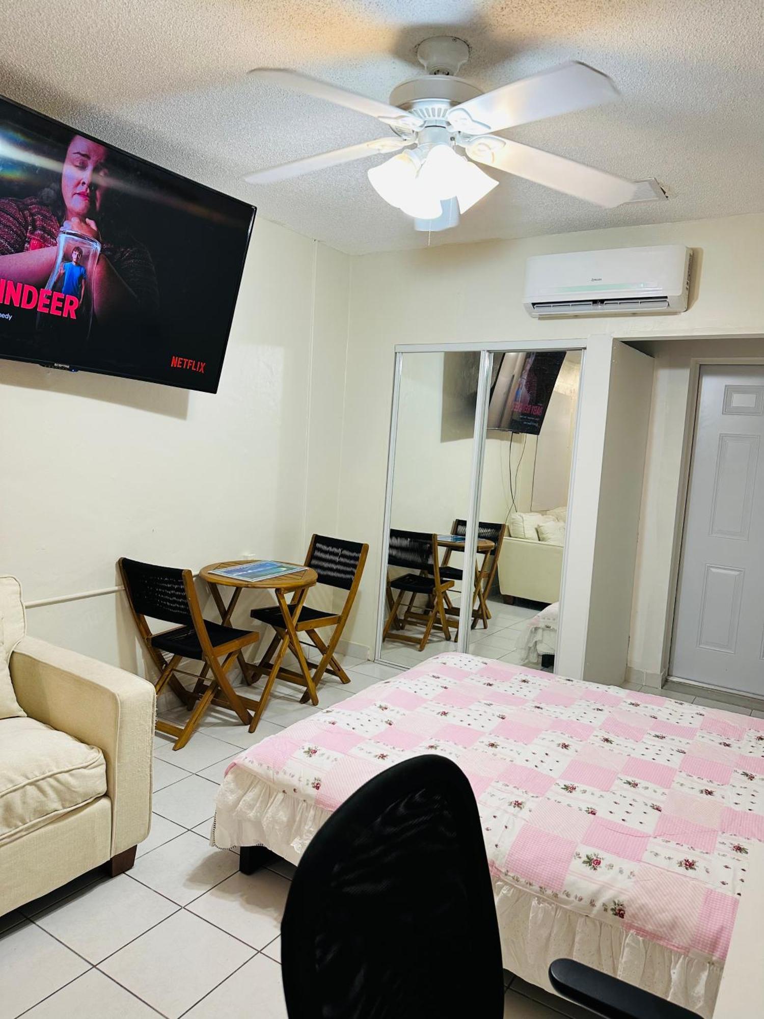 Lovely Apartment With Free Parking Miami Exteriör bild